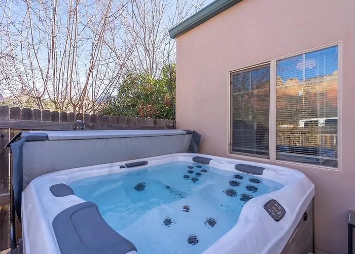 Casa vacanze 2br With Breathtaking Red Rock Views, Hot Tub And In Location